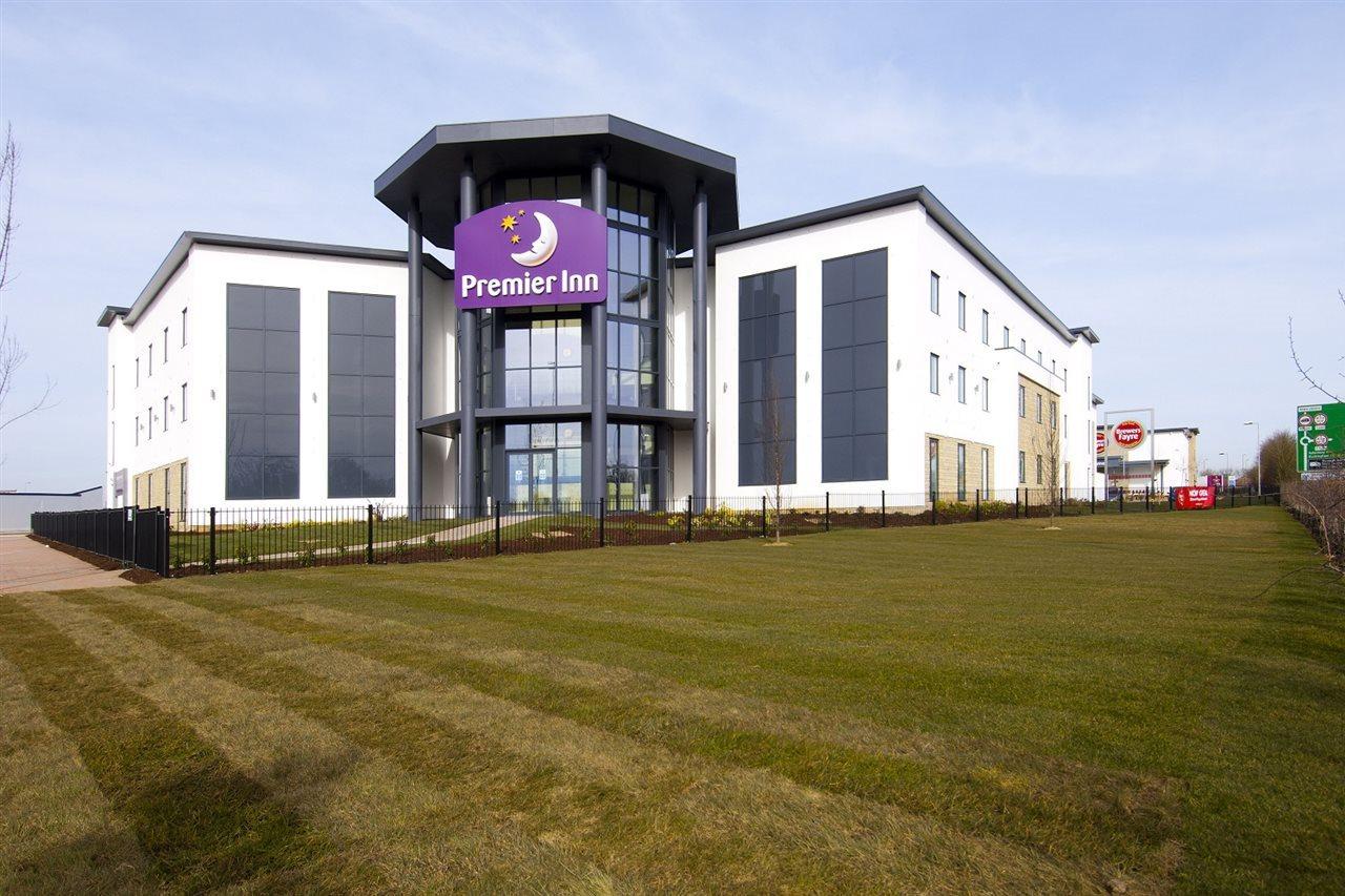 Premier Inn Bicester Esterno foto