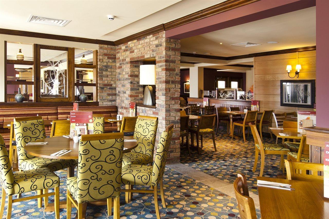 Premier Inn Bicester Esterno foto
