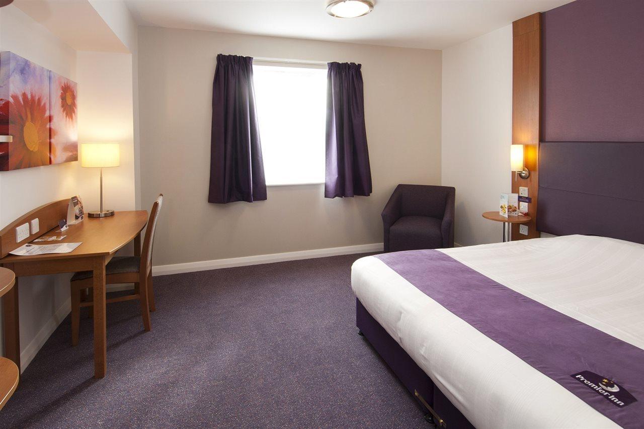Premier Inn Bicester Esterno foto