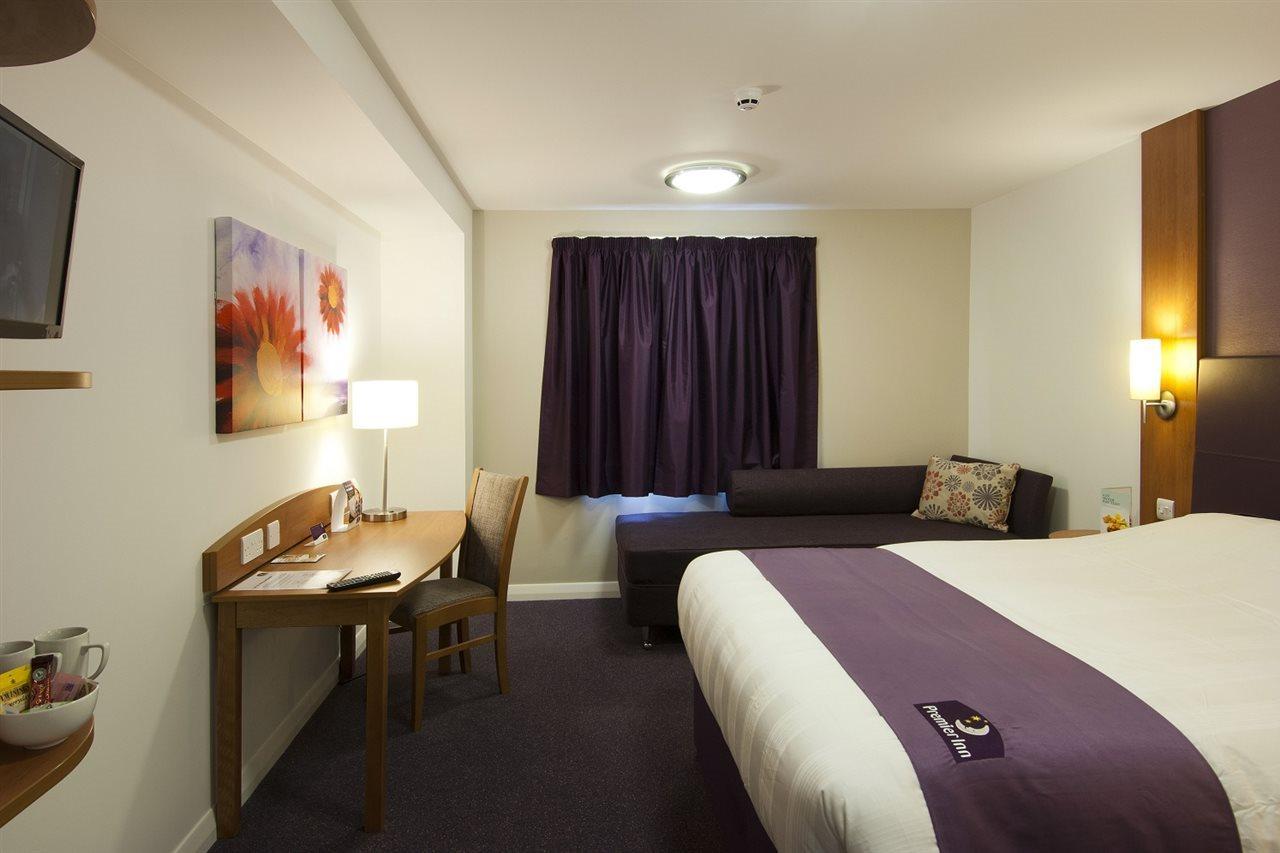 Premier Inn Bicester Esterno foto