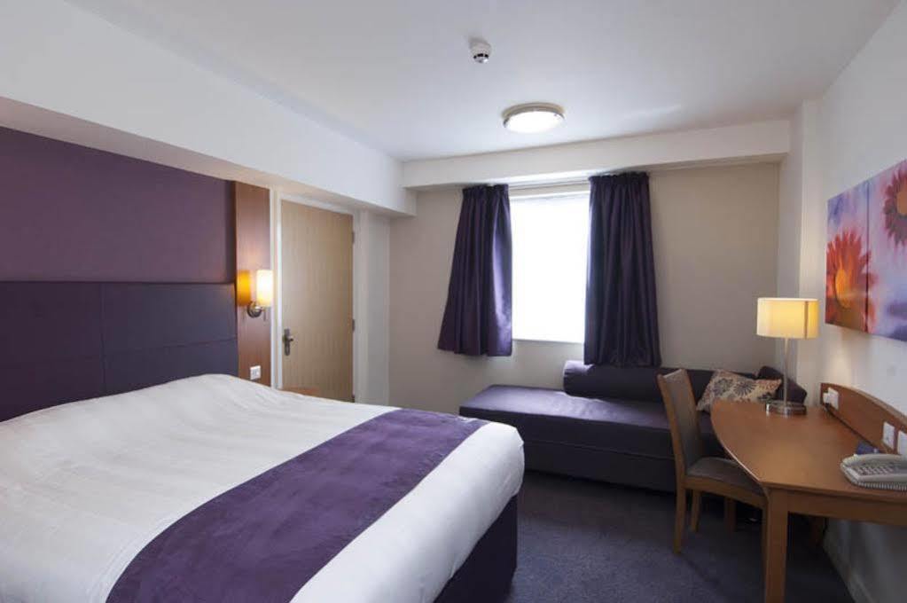 Premier Inn Bicester Esterno foto