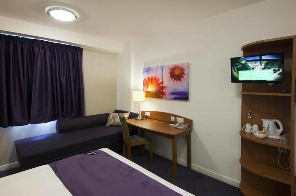 Premier Inn Bicester Esterno foto