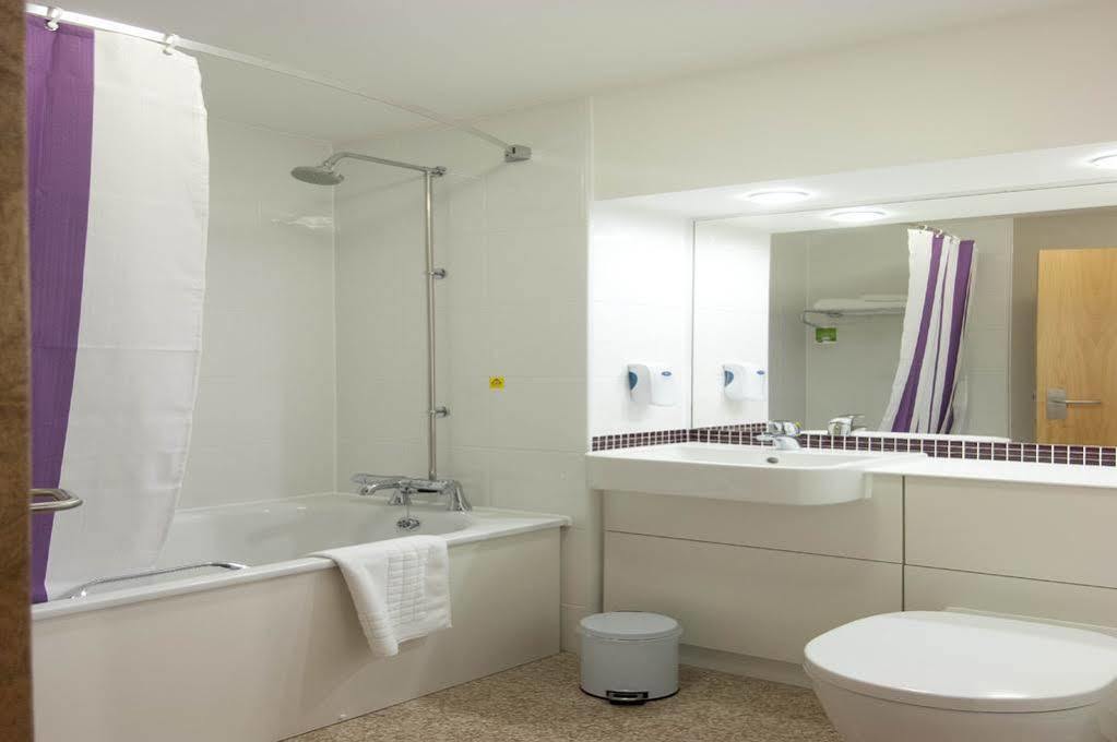 Premier Inn Bicester Esterno foto