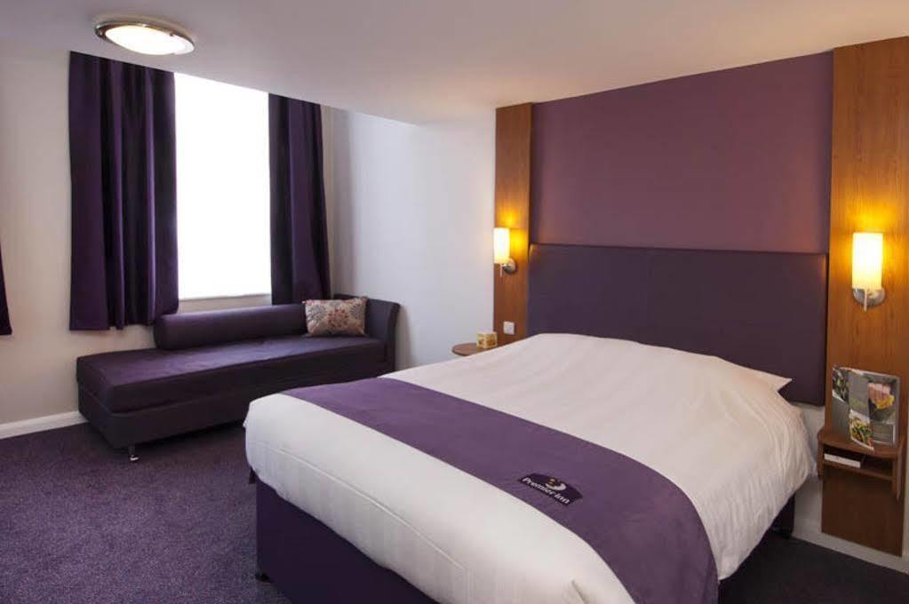 Premier Inn Bicester Esterno foto