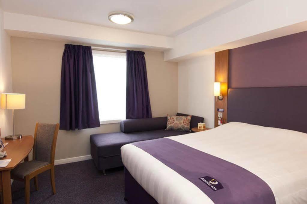 Premier Inn Bicester Esterno foto