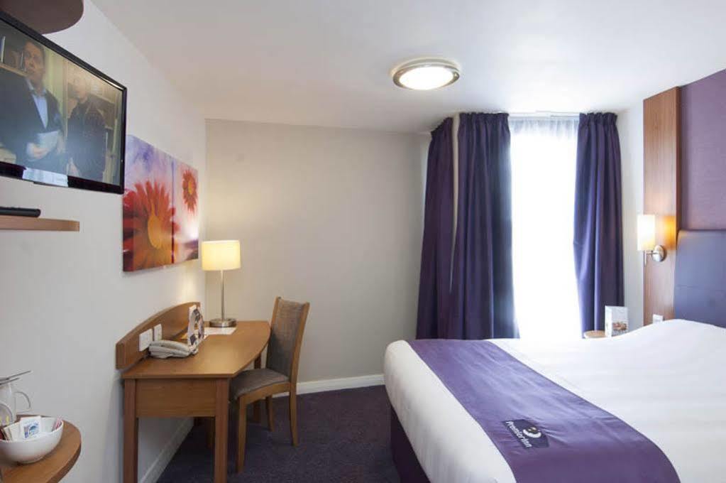 Premier Inn Bicester Esterno foto