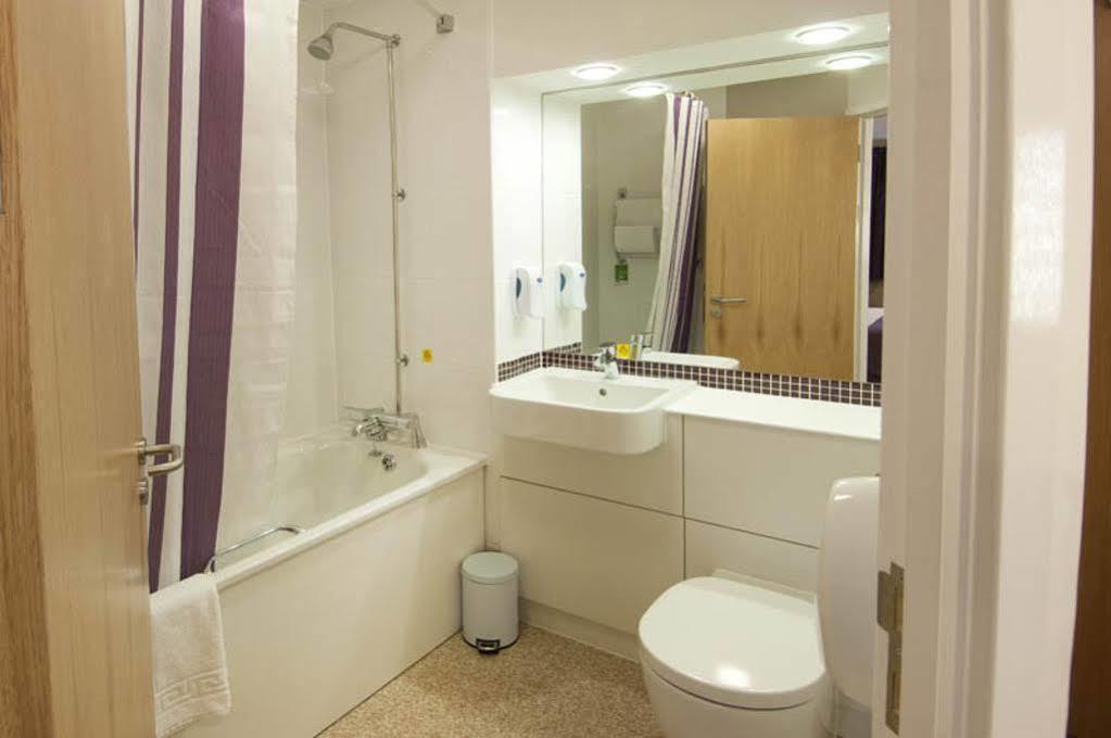 Premier Inn Bicester Esterno foto