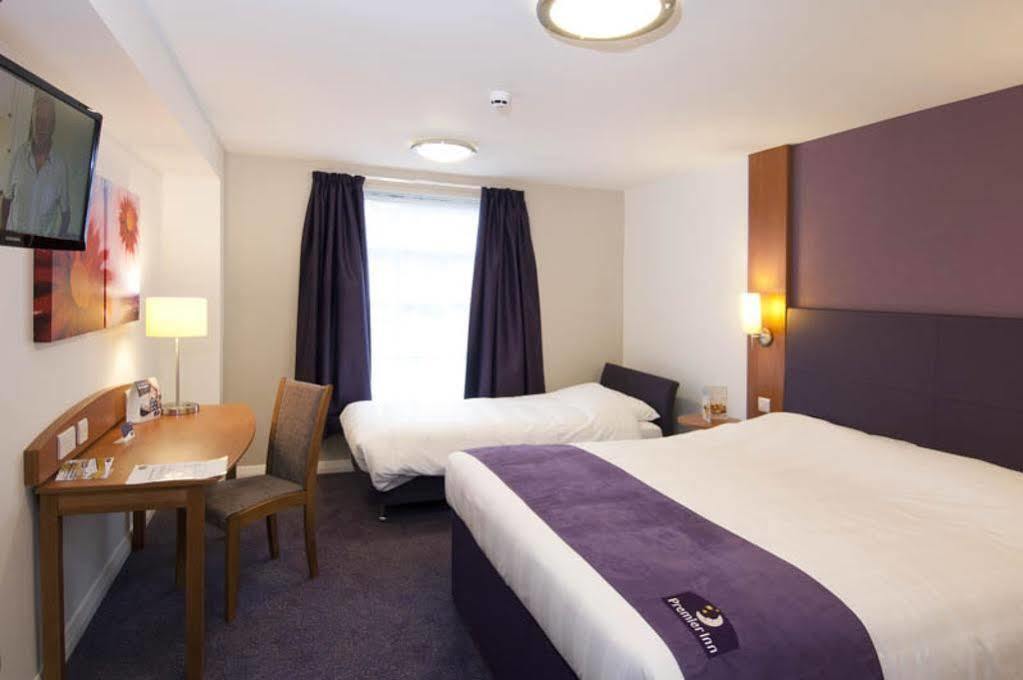 Premier Inn Bicester Esterno foto