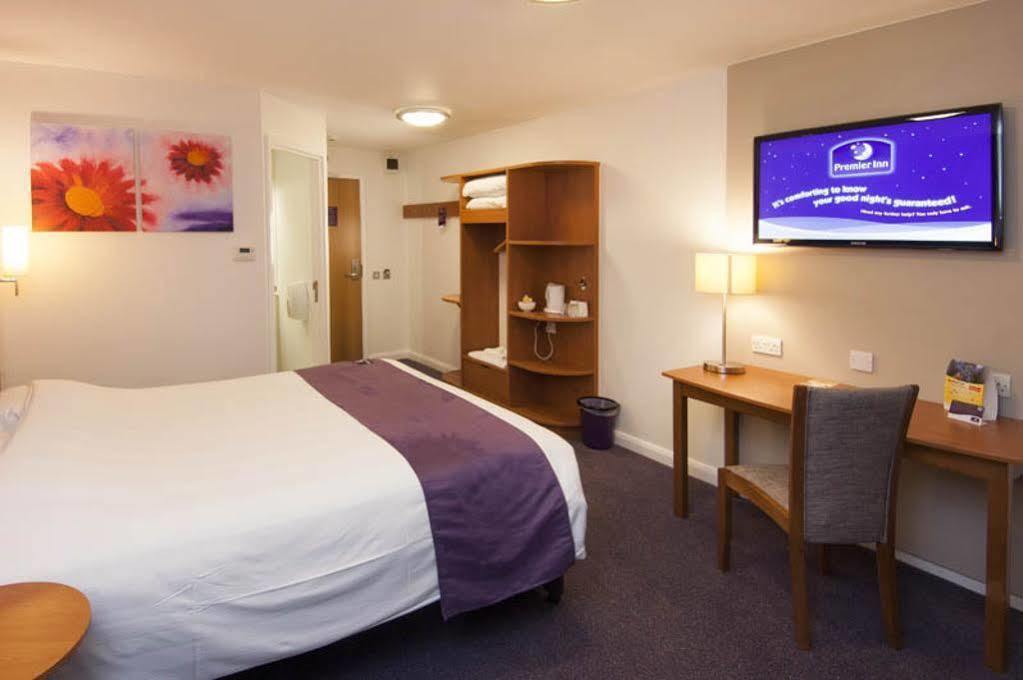 Premier Inn Bicester Esterno foto