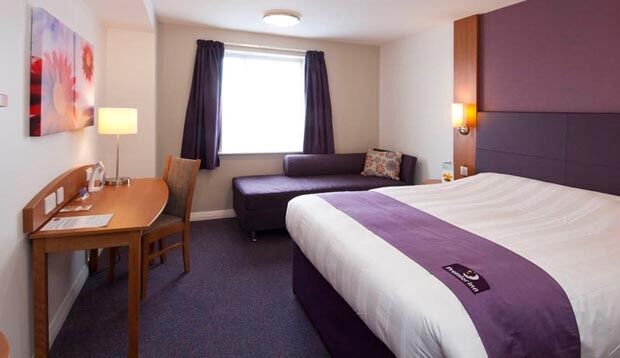 Premier Inn Bicester Esterno foto